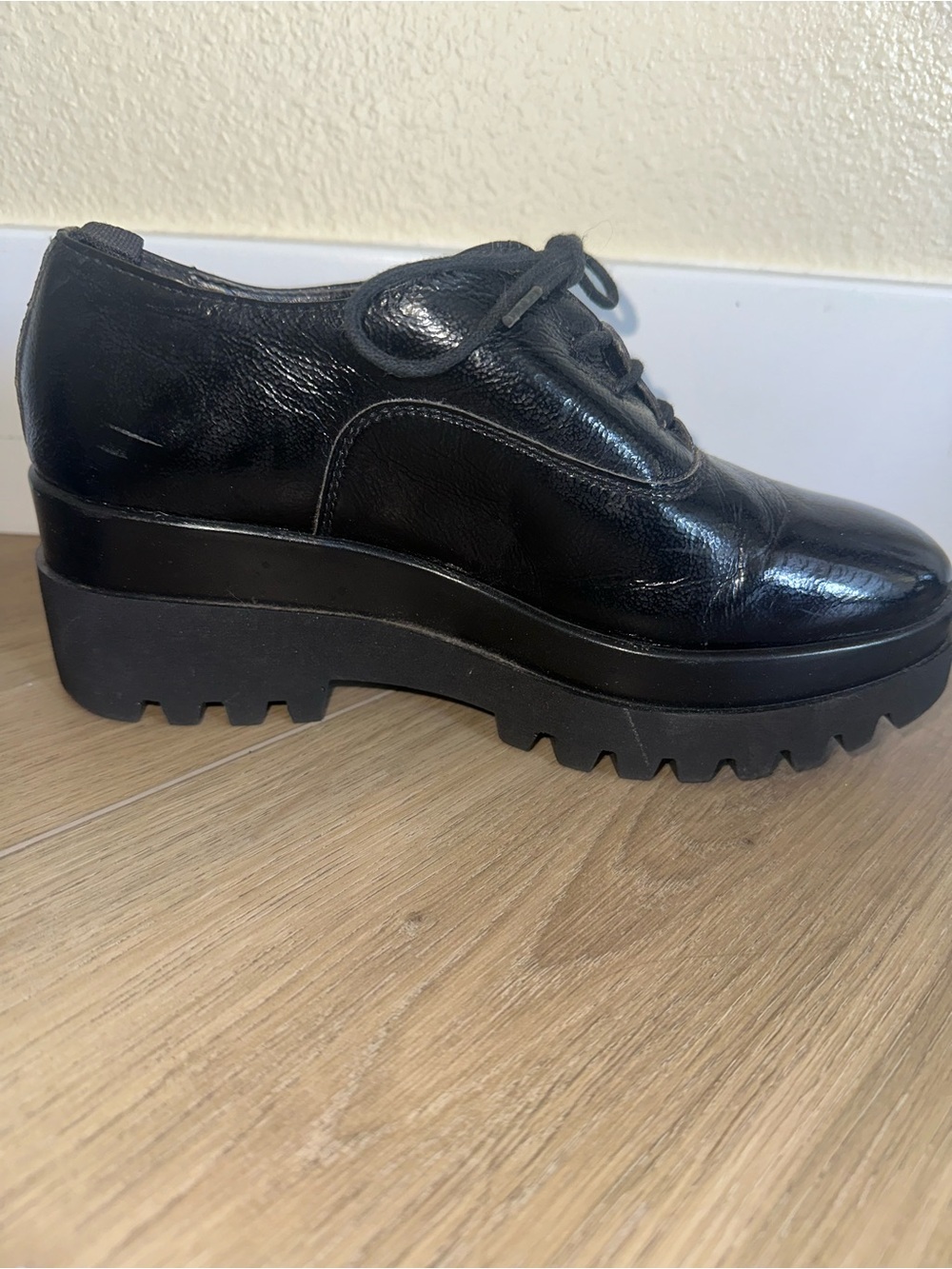 ALDO Size 7 Black Platform Lace-Up Women's Shoe
